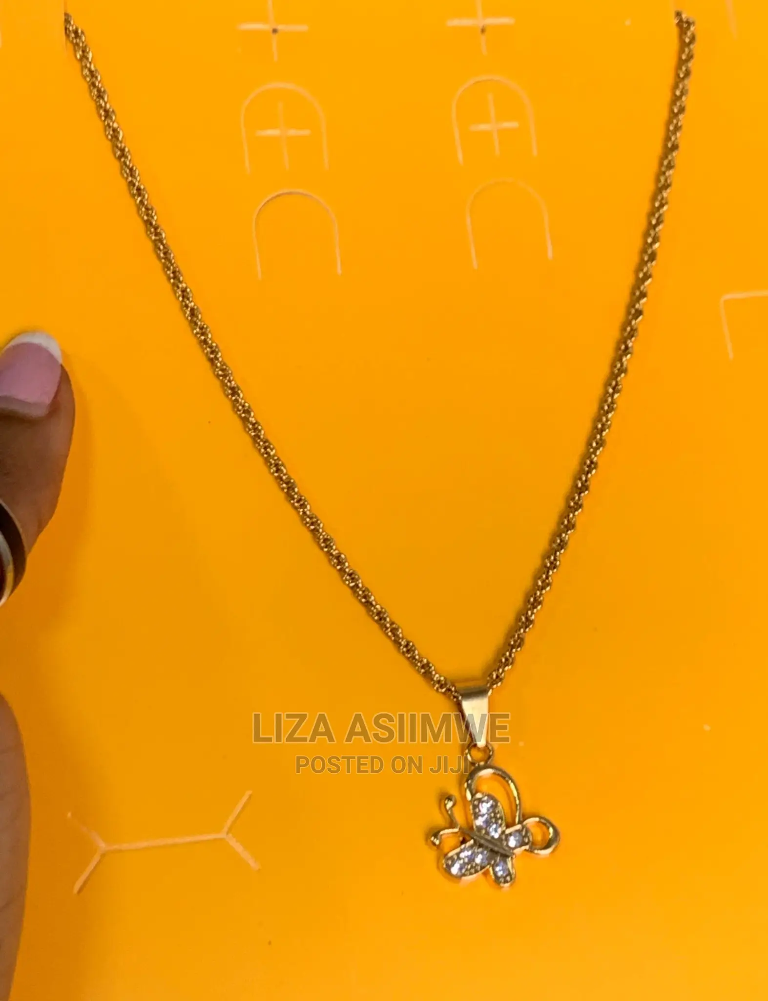Simple Necklaces Available for the Ladies