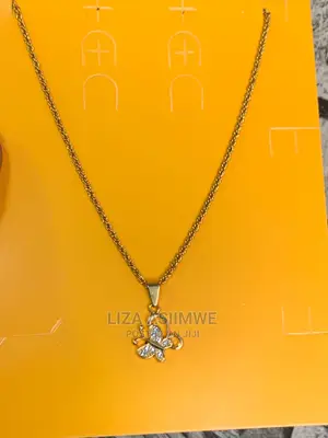 Simple Necklaces Available for the Ladies