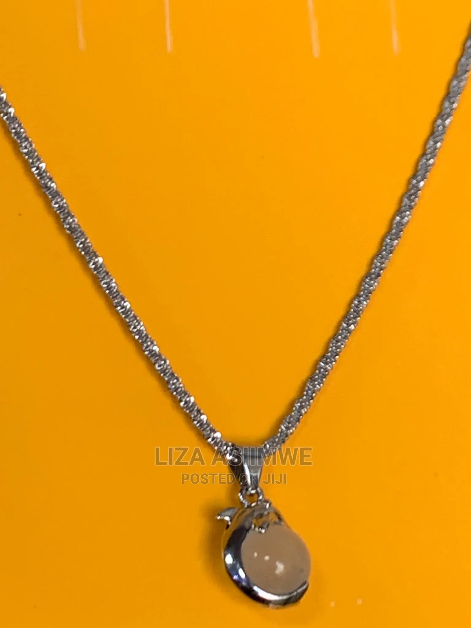 Simple Necklaces Available for the Ladies