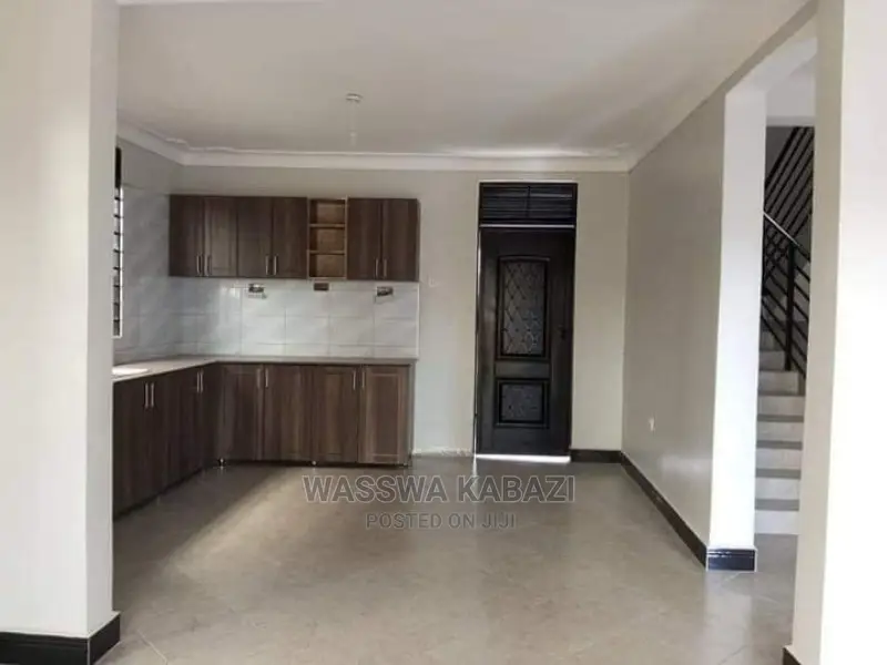 6bdrm Block of Flats in Makindye for Sale