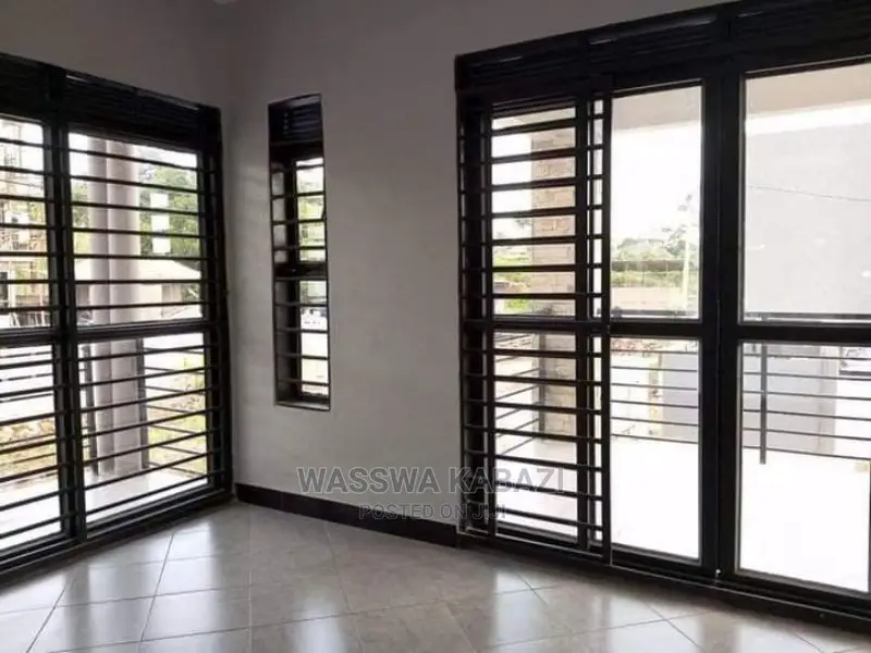 6bdrm Block of Flats in Makindye for Sale