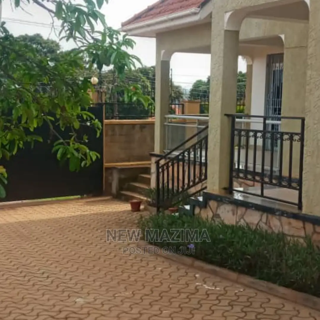 5bdrm House in Muyenga, Division a for Sale