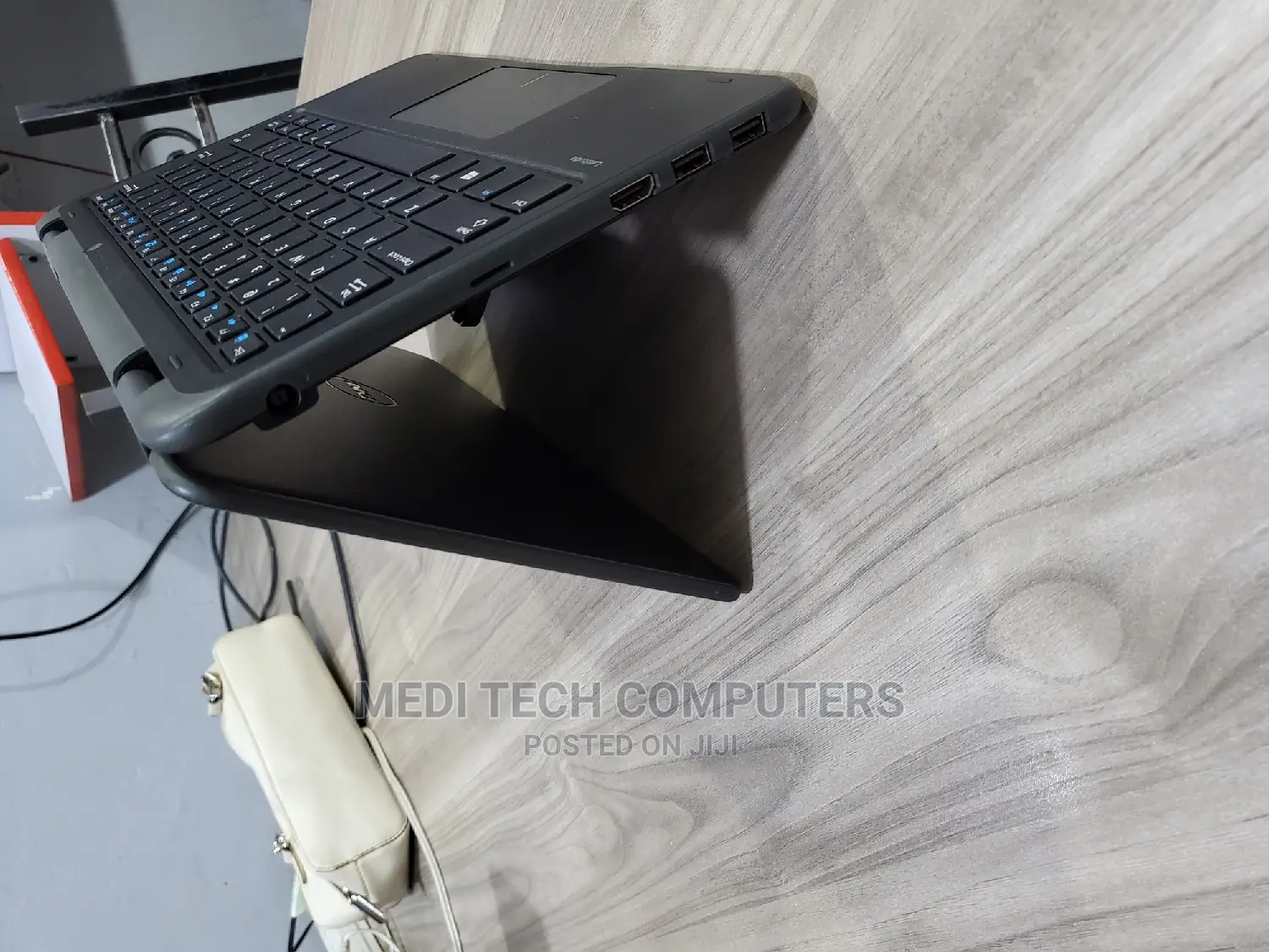 Laptop Dell Latitude 3189 4GB Intel Celeron SSD 128GB