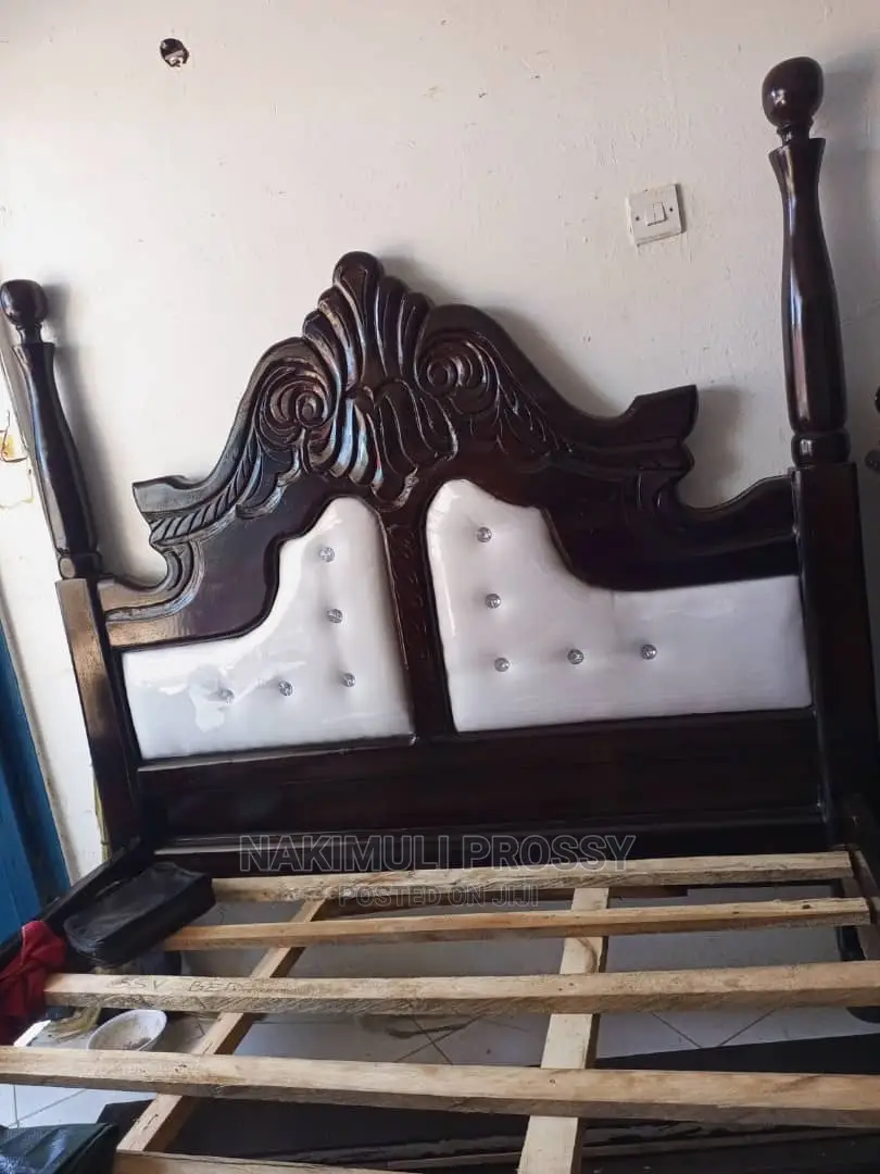 Leather Bed White and Black 5*6 Long Poles