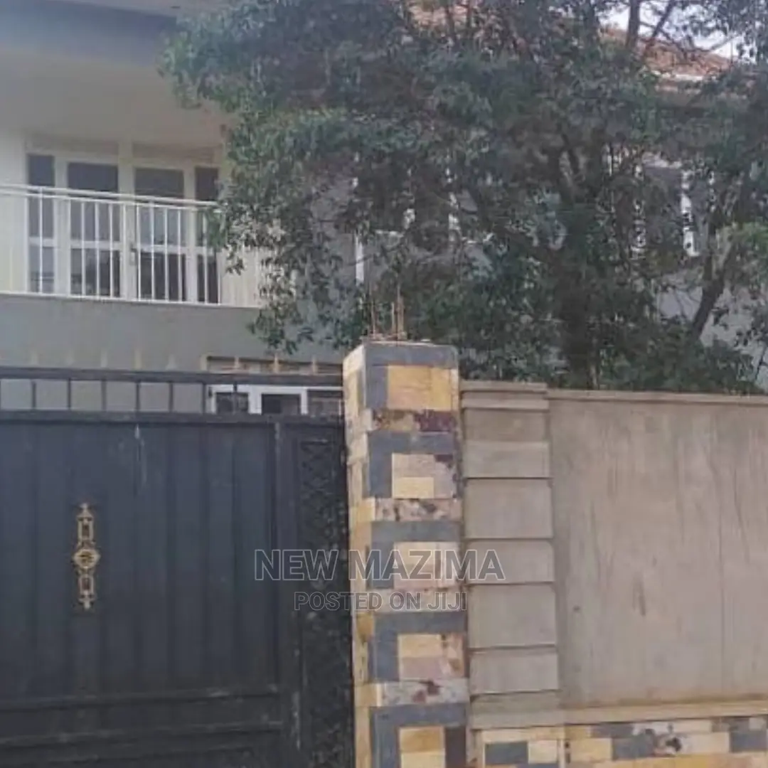 5bdrm House in Jomayi Nalumunye, Division a for Sale