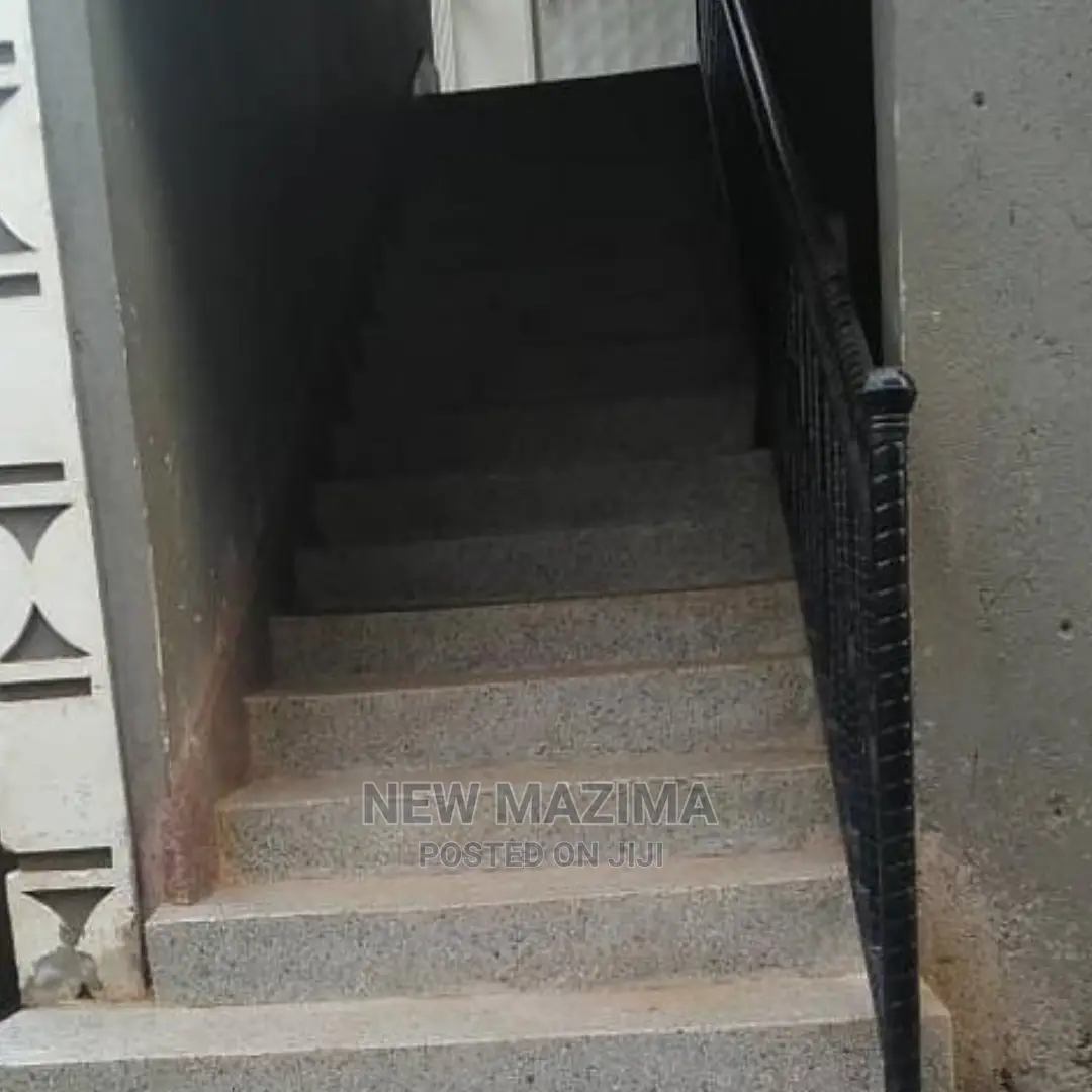 5bdrm House in Jomayi Nalumunye, Division a for Sale