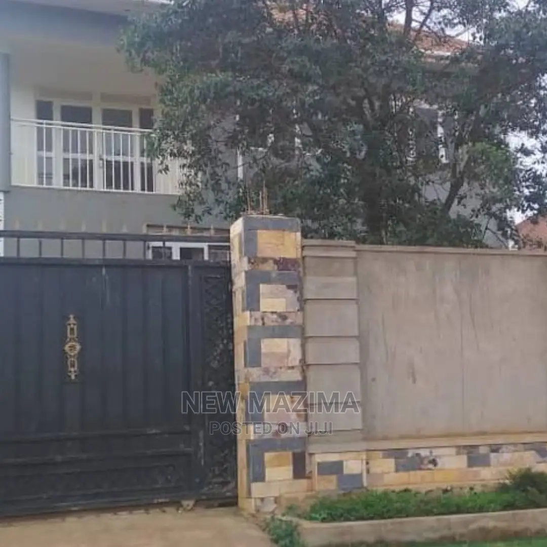 5bdrm House in Jomayi Nalumunye, Division a for Sale