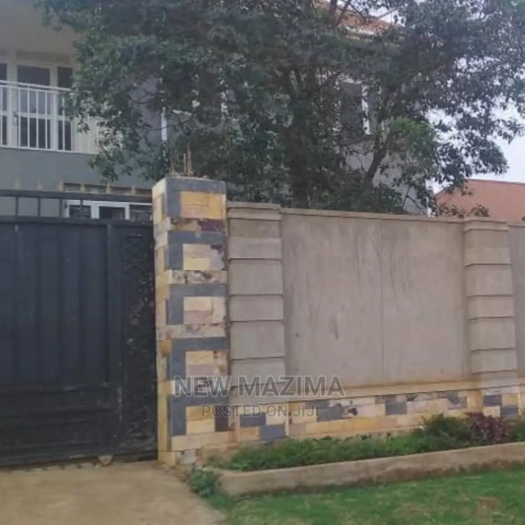5bdrm House in Jomayi Nalumunye, Division a for Sale