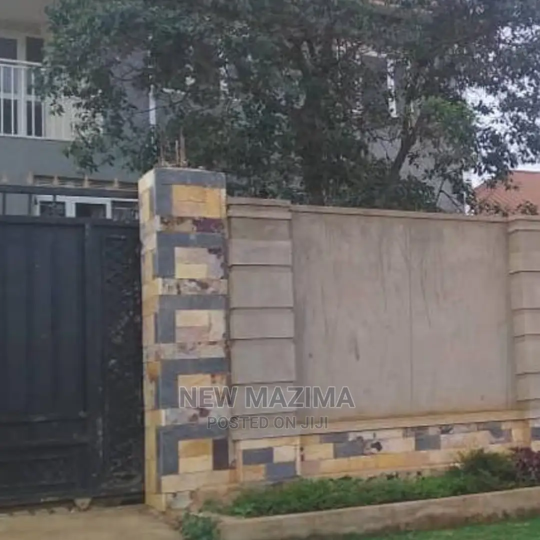 5bdrm House in Jomayi Nalumunye, Division a for Sale