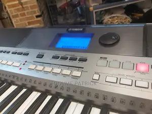 Yamaha Keyboard PSR E443