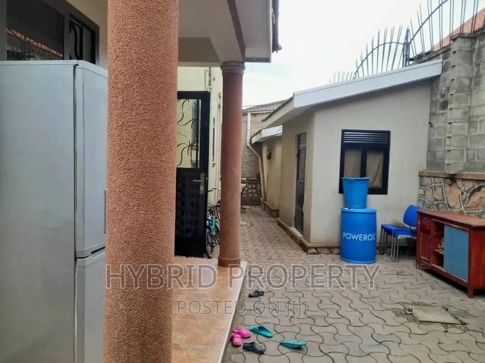 Furnished 4bdrm Mansion in Nansana~Kabulengwa, Wakiso / Wakiso