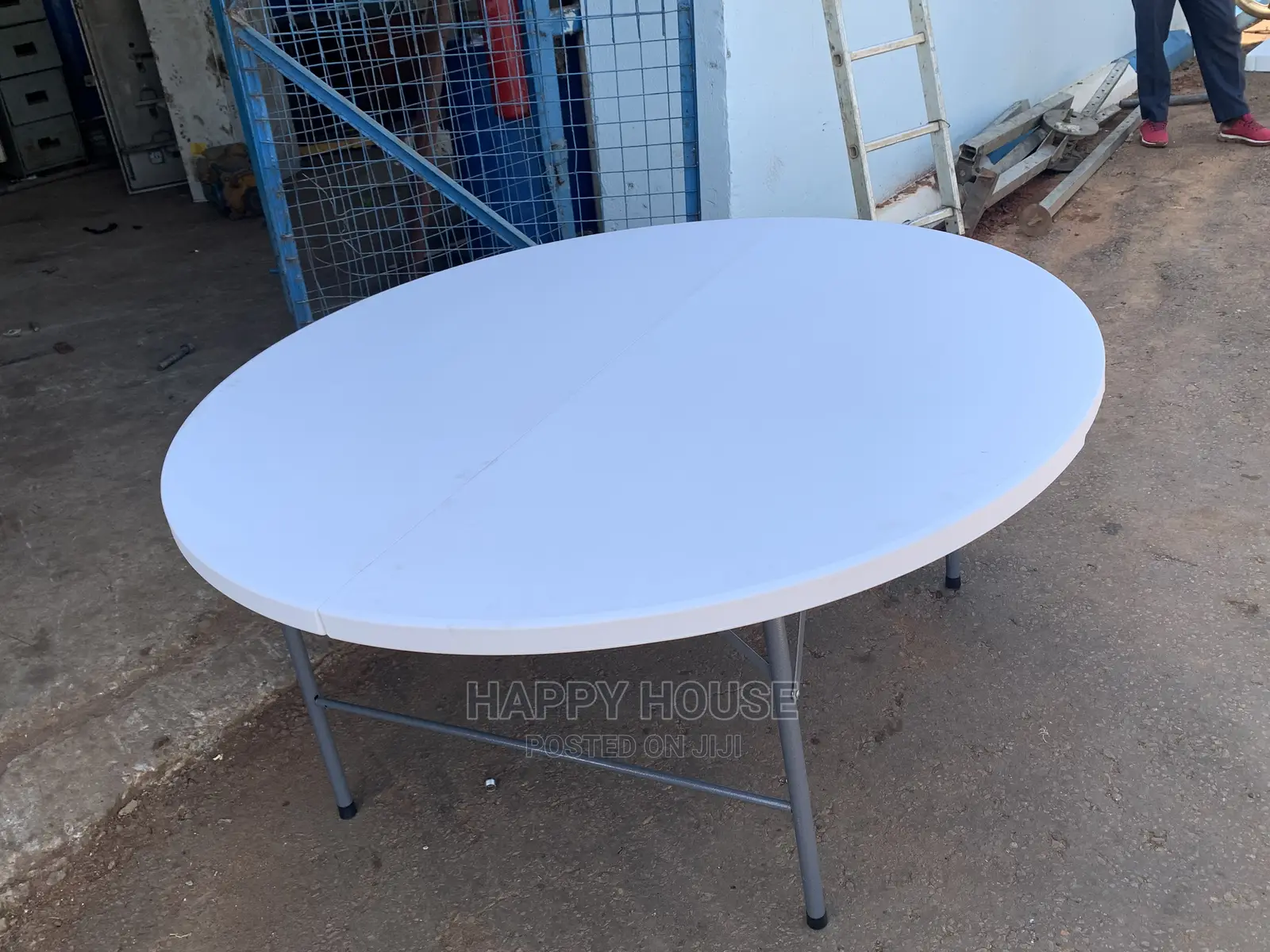 Round Foldable Tables
