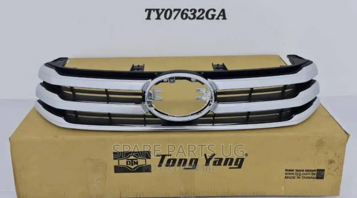 Hilux Revo Chrome Grille