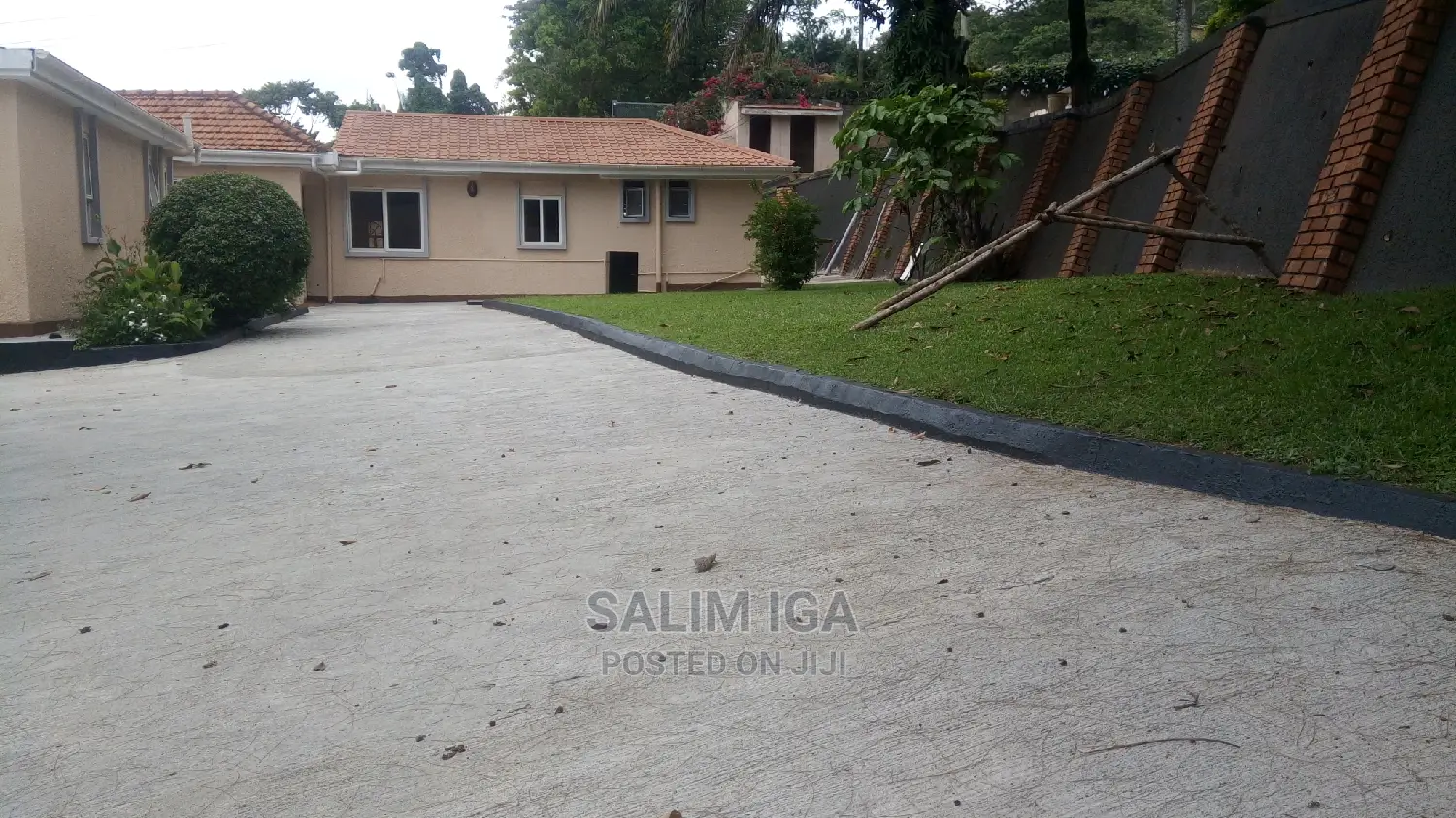 4bdrm Bungalow in Kololo Property, Central Division for Rent