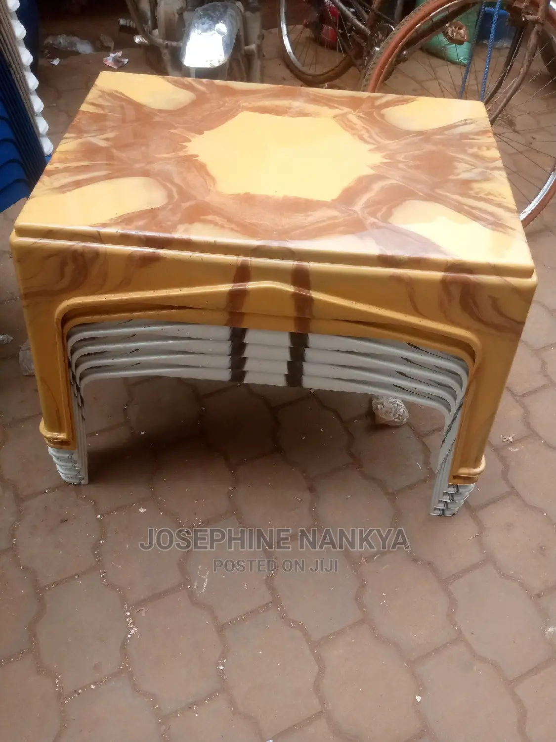Plastic Table, Mixed Colour, Brown en Brown