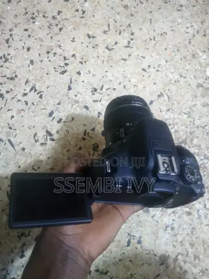 Canon: Eos: 700D Camera.