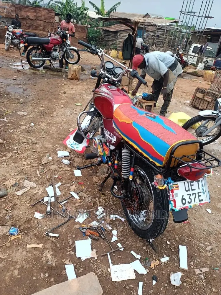 Bajaj Stroke 2021 Yellow
