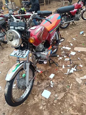 Bajaj Stroke 2021 Yellow