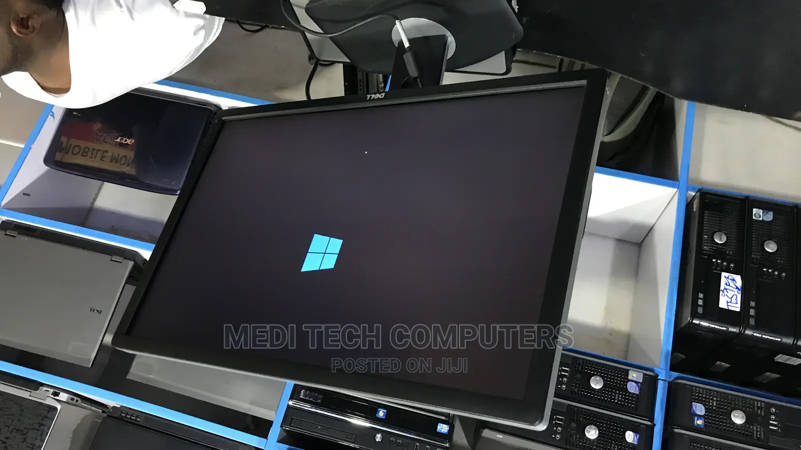 24 Inches Dell Monitor Available at Affordabe Price