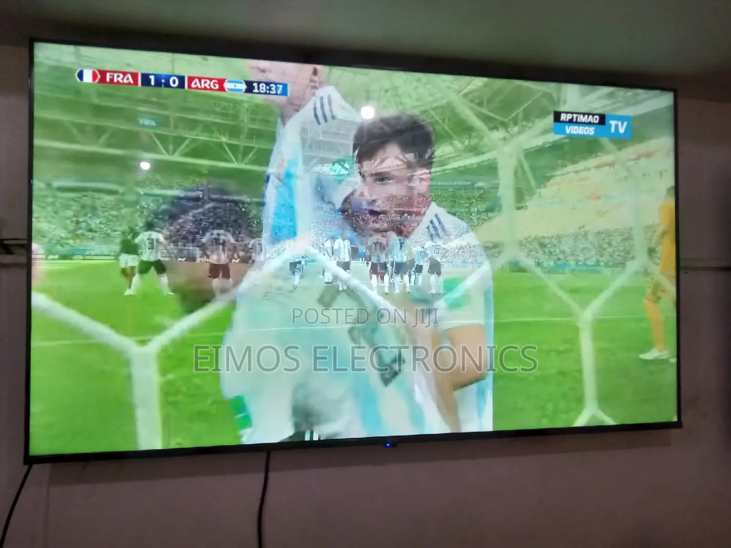 It Is a 70 Inch LG TV SMART