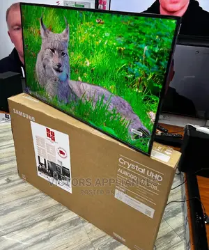 Samsung Crystal Uhd Smart TV 55inchs