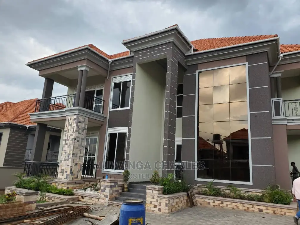 5bdrm Duplex in Fs Properties Ltd, Central Division for Sale
