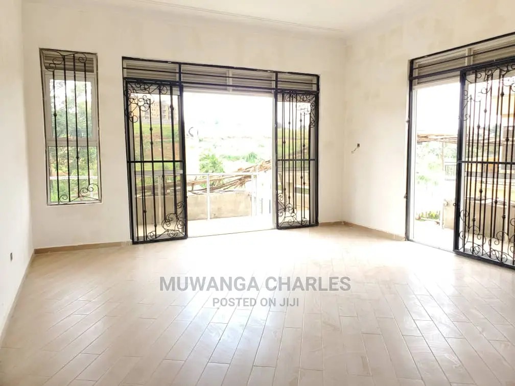 5bdrm Duplex in Fs Properties Ltd, Central Division for Sale