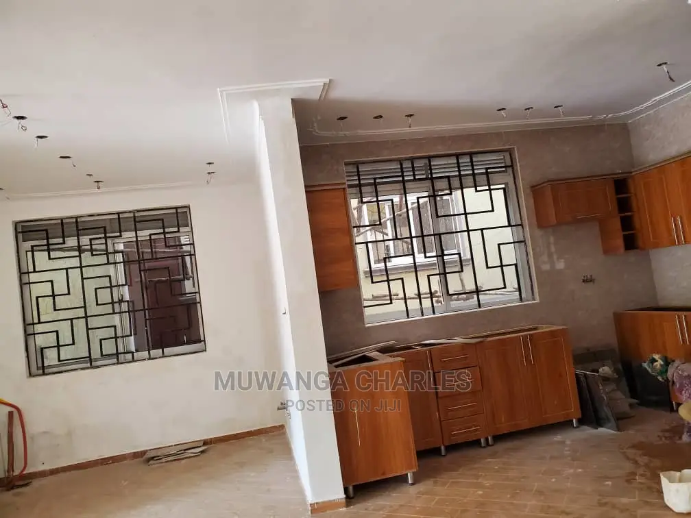 5bdrm Duplex in Fs Properties Ltd, Central Division for Sale