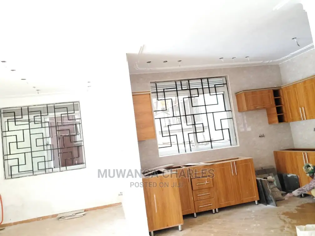 5bdrm Duplex in Fs Properties Ltd, Central Division for Sale