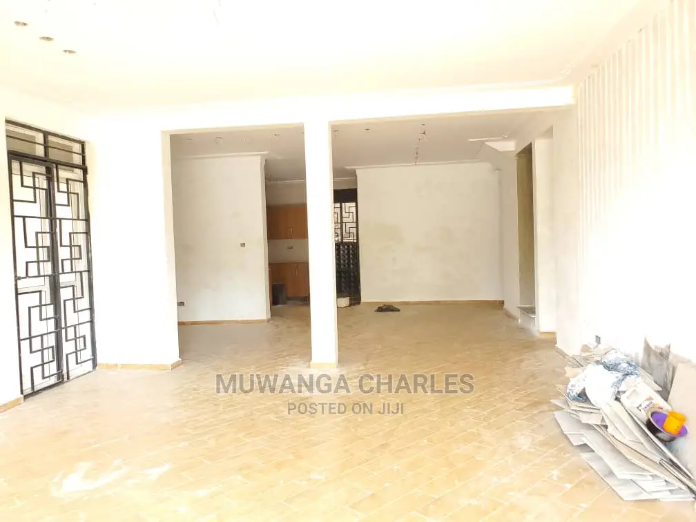 5bdrm Duplex in Fs Properties Ltd, Central Division for Sale