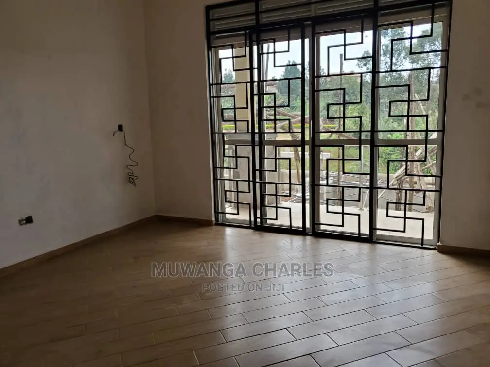 5bdrm Duplex in Fs Properties Ltd, Central Division for Sale