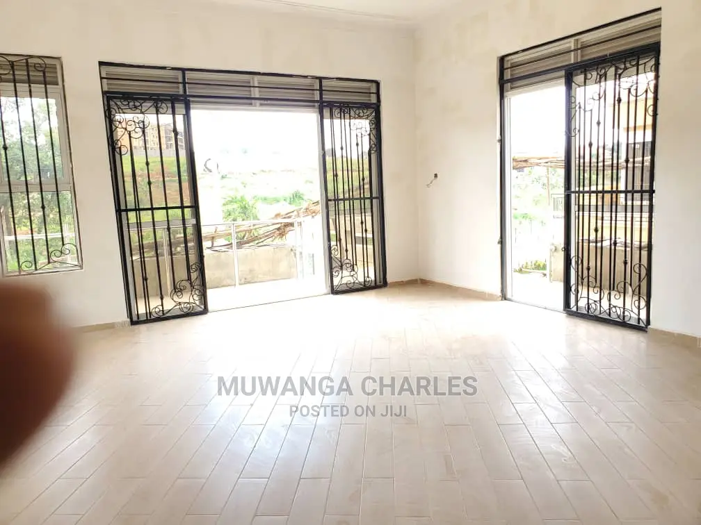5bdrm Duplex in Fs Properties Ltd, Central Division for Sale
