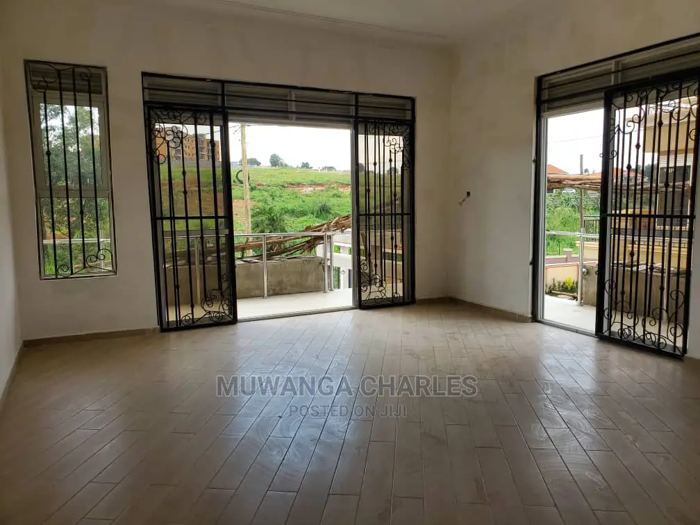 5bdrm Duplex in Fs Properties Ltd, Central Division for Sale