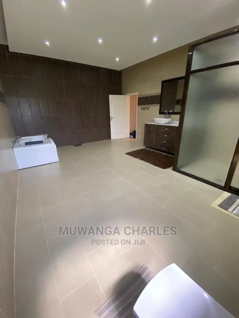 5bdrm Duplex in Fs Properties Ltd, Central Division for Sale