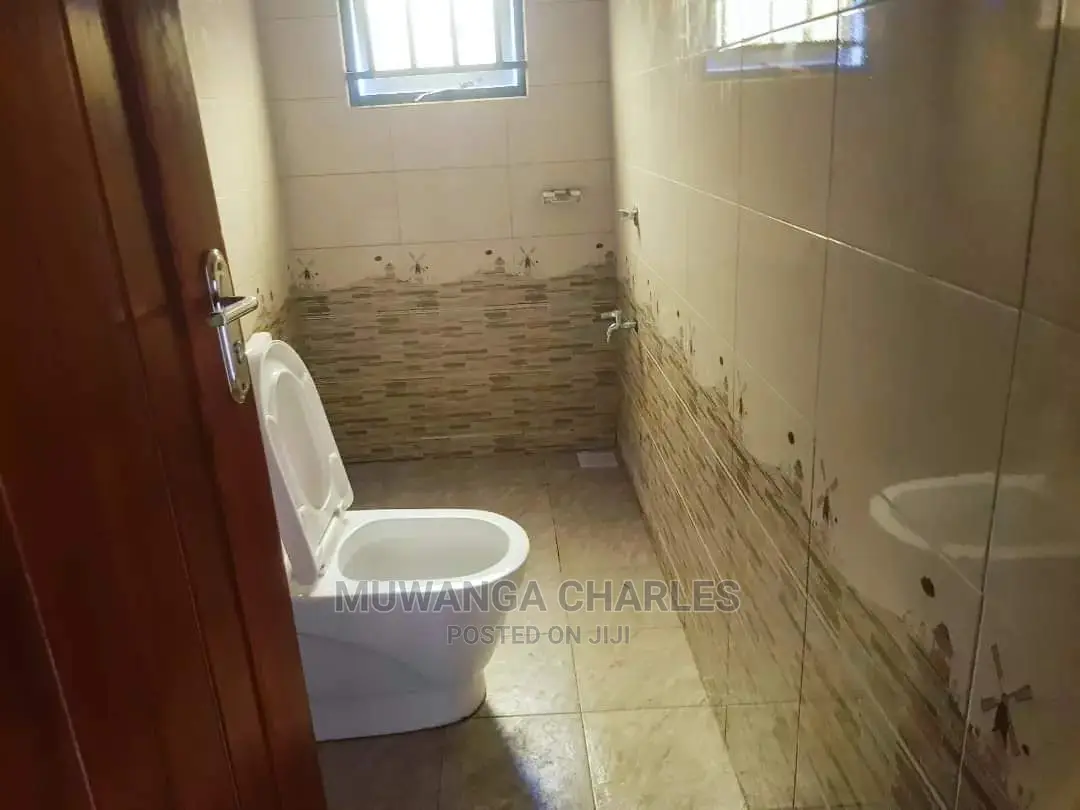 5bdrm Duplex in Fs Properties Ltd, Central Division for Sale