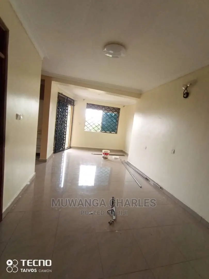 5bdrm Duplex in Fs Properties Ltd, Central Division for Sale