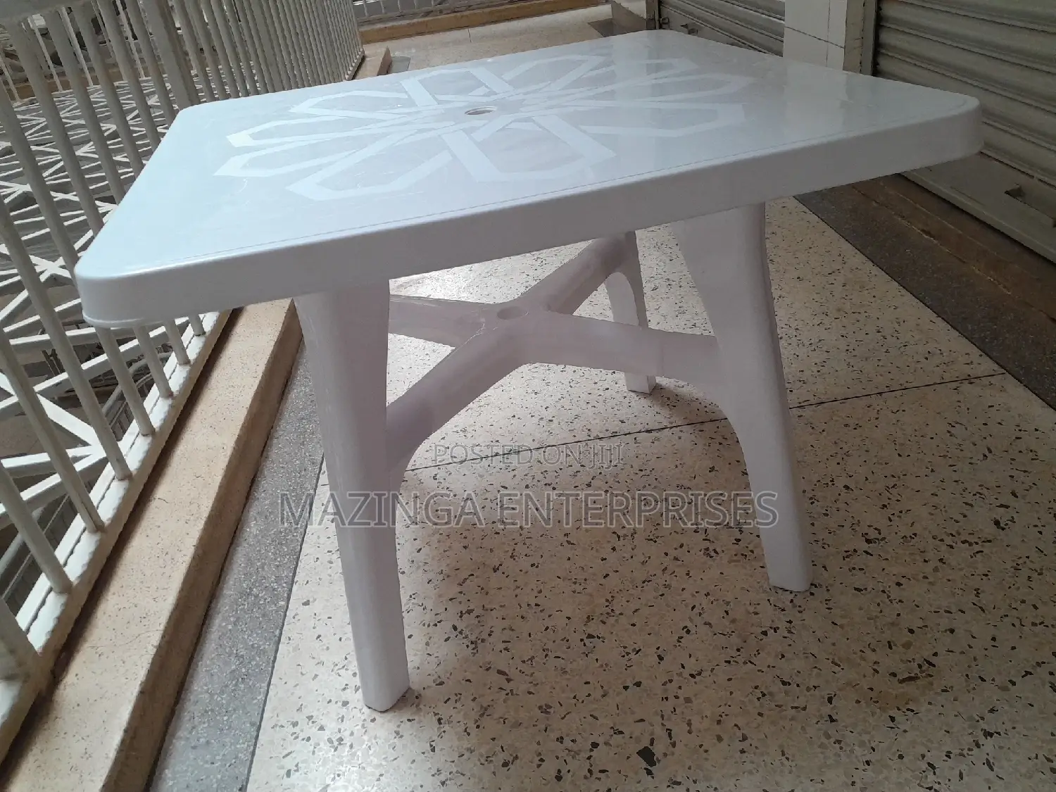 Square Plastic Table(White and Blue)