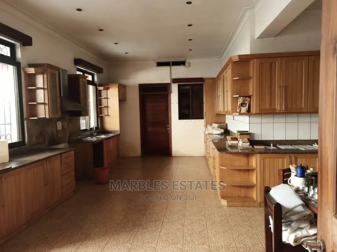 4bdrm Bungalow in Upper Kololo, Central Division for Rent
