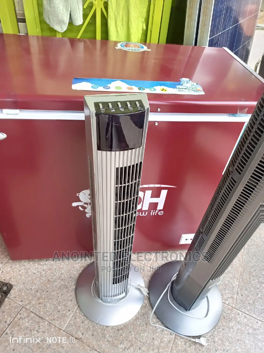 Tower Fans Smile With a Remote