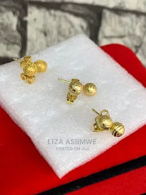 Simple Lady Earpins Available