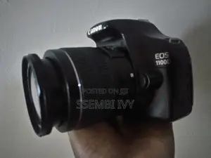 Canon Eos 1100d (Good Condition).