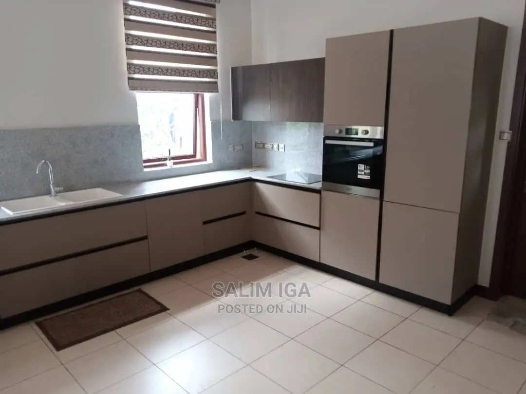 4bdrm Duplex in Kololo Property, Wakiso / Wakiso for Sale