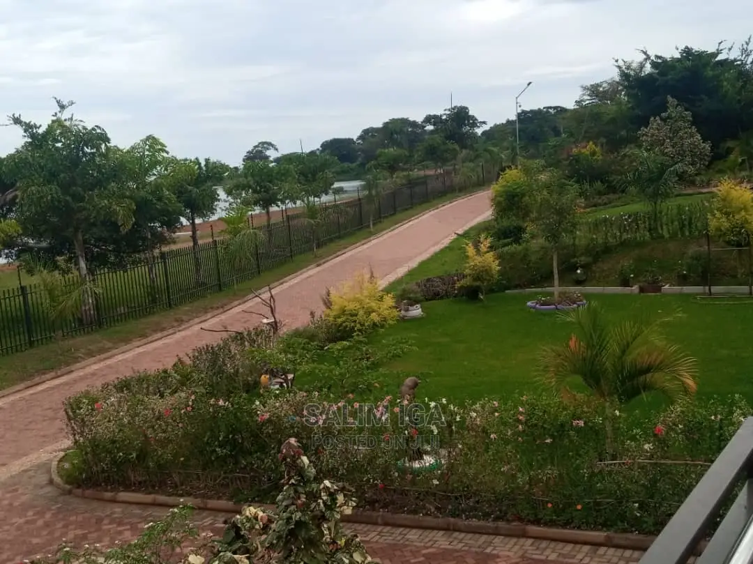 4bdrm Duplex in Kololo Property, Wakiso / Wakiso for Sale