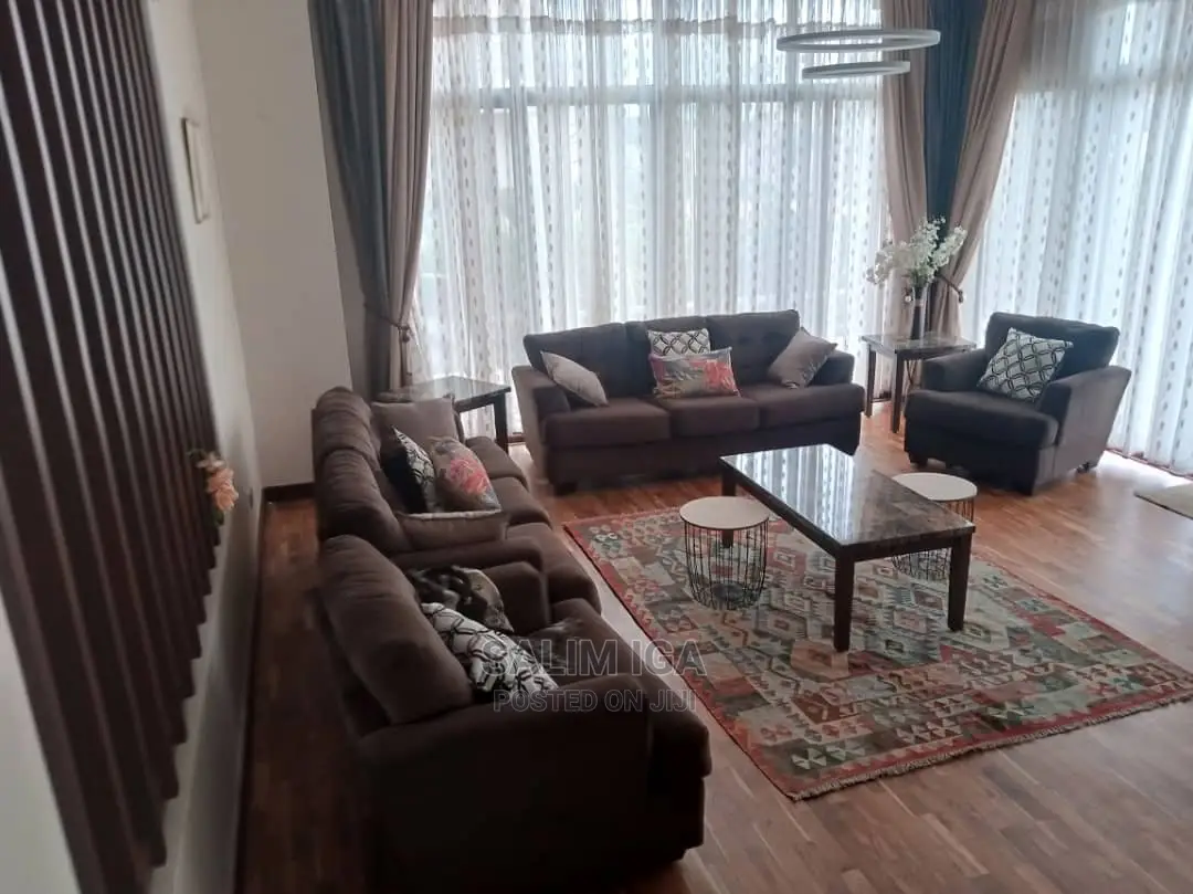 4bdrm Duplex in Kololo Property, Wakiso / Wakiso for Sale