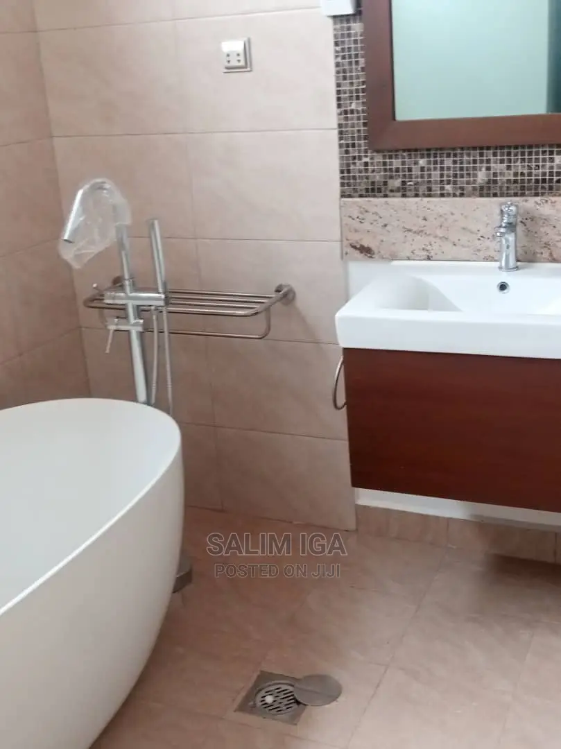 4bdrm Duplex in Kololo Property, Wakiso / Wakiso for Sale