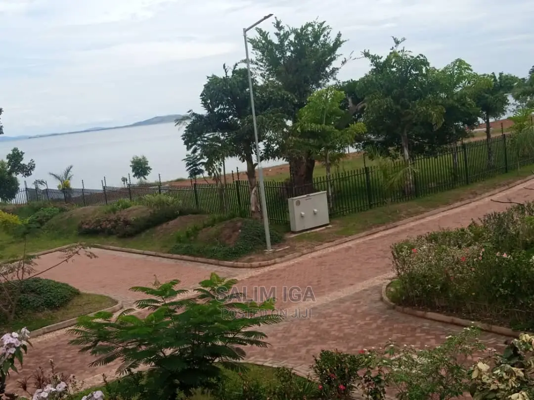 4bdrm Duplex in Kololo Property, Wakiso / Wakiso for Sale