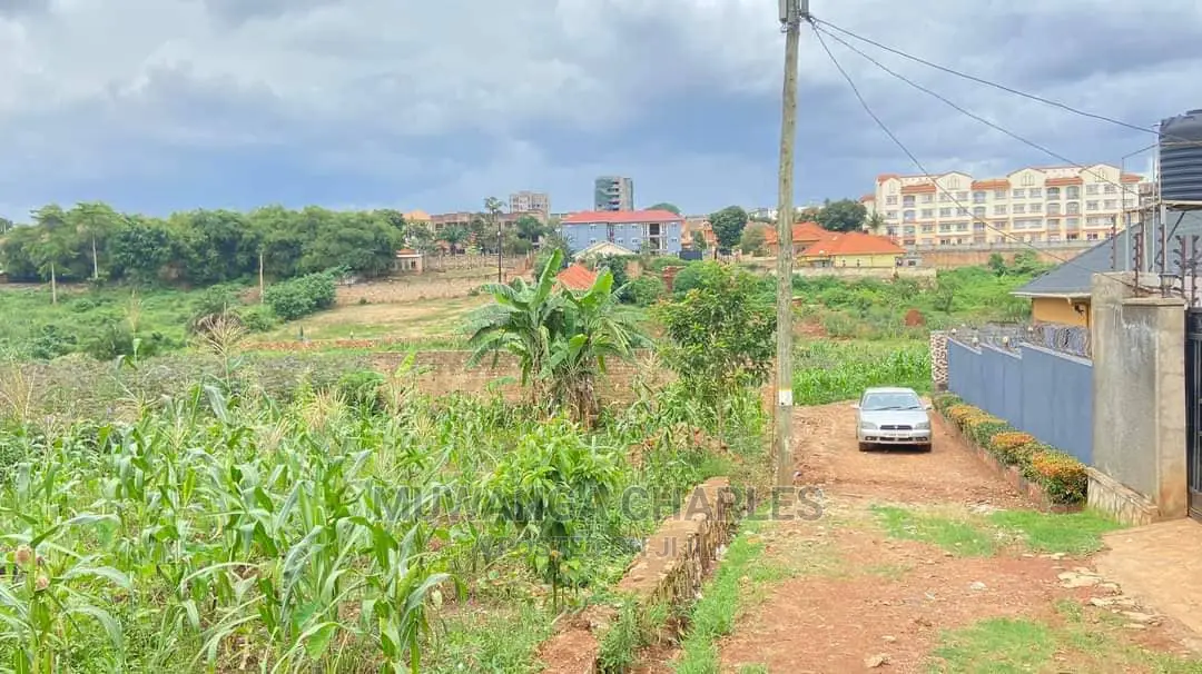 100by100ft Plot for Sale in Buwate