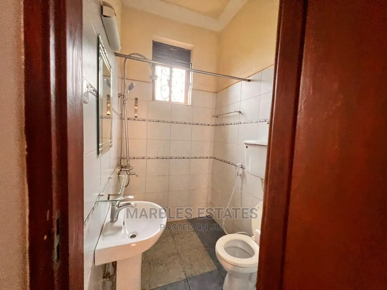 3bdrm Townhouse / Terrace in Bugoloobi, Central Division for Rent