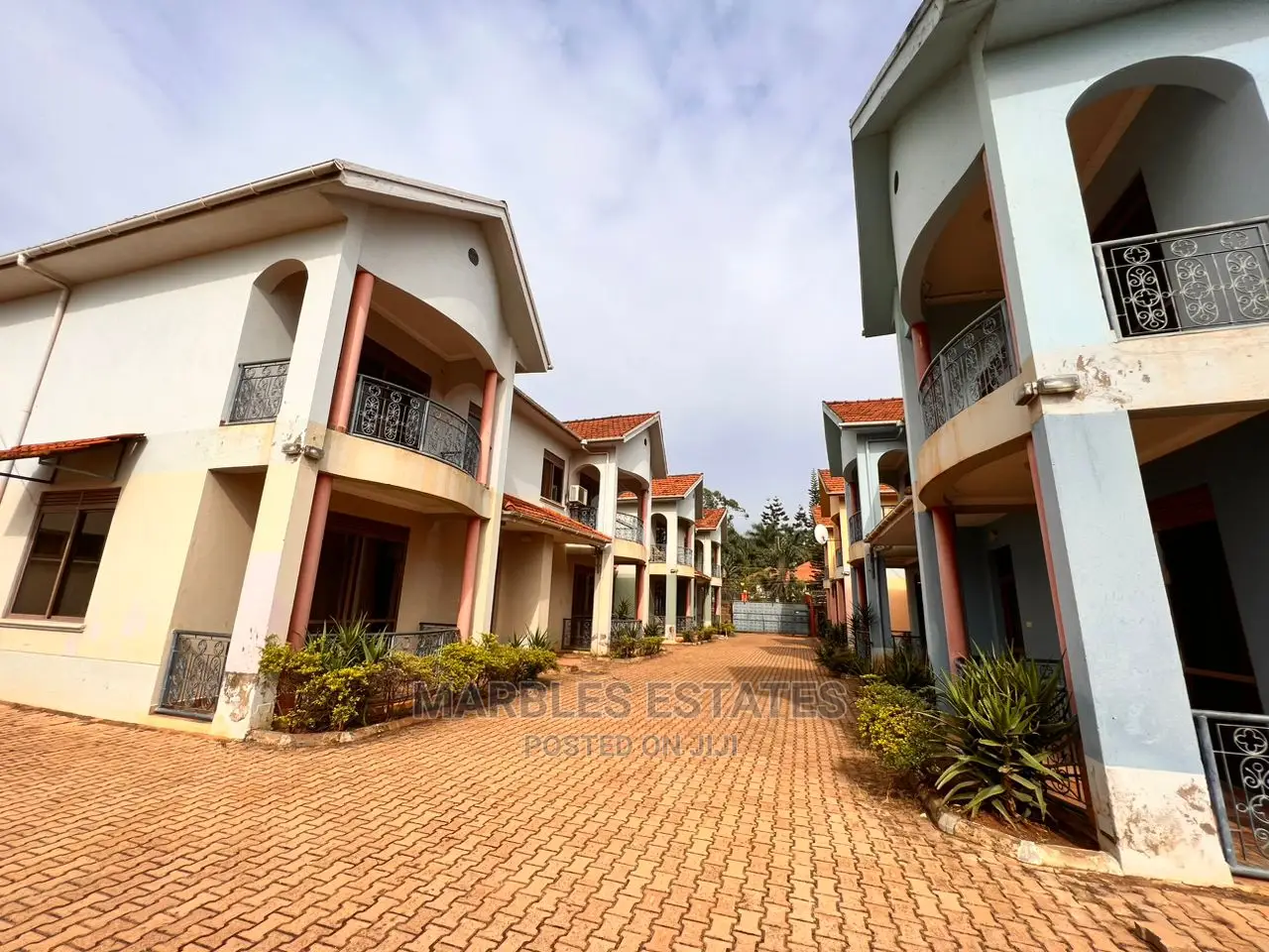 3bdrm Townhouse / Terrace in Bugoloobi, Central Division for Rent