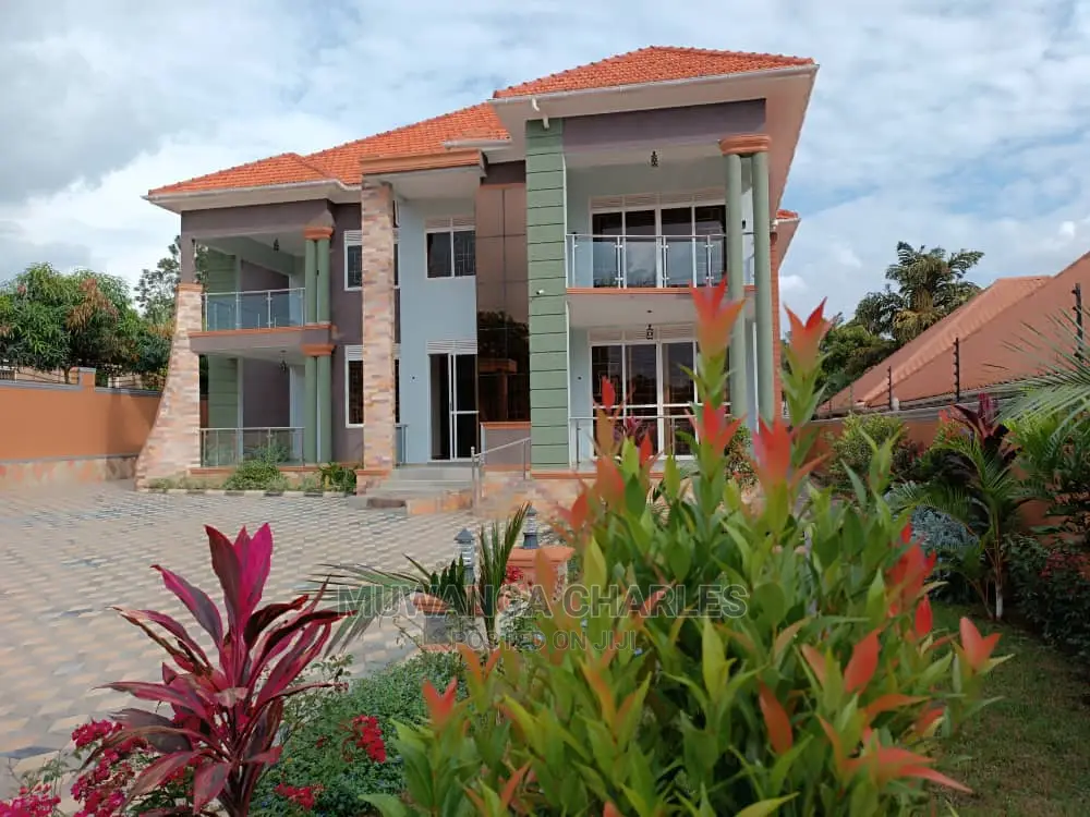 5bdrm Duplex in Fs Properties Ltd, Central Division for Sale
